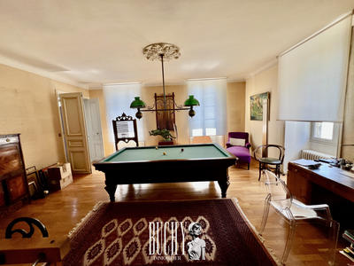 Maison - 250 m² - 8 pièces