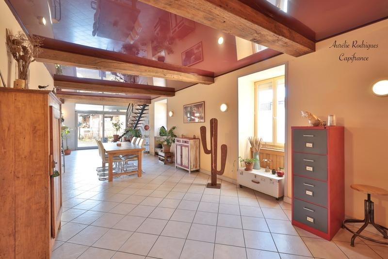 Maison - 216 m² - 6 pièces