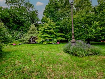 Demeure - 260 m² - 9 pièces