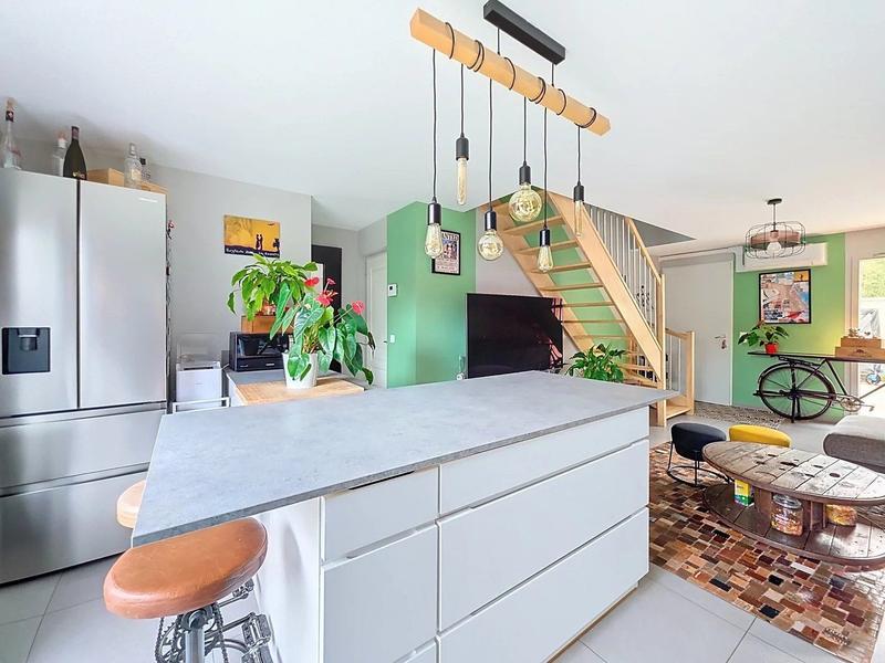 Maison - 90 m² - 4 pièces