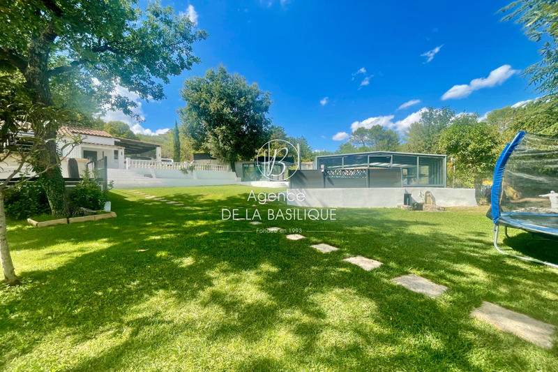 Maison - 296 m² - 4 pièces