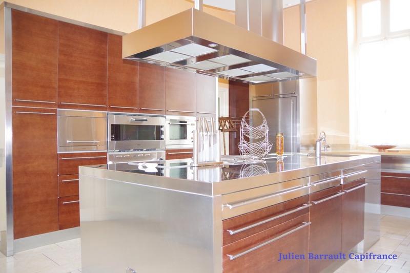 Château - 1 098 m² - 22 pièces