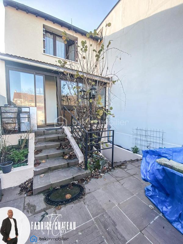 Maison - 93 m² - 5 pièces