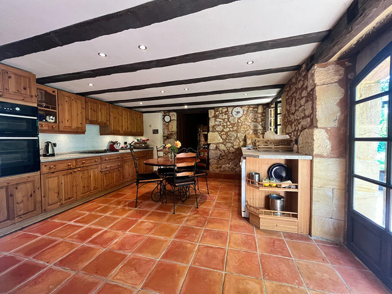 Maison - 210 m² - 7 pièces