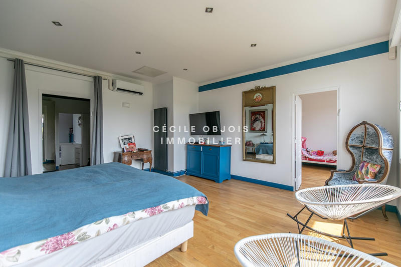 Maison - 224 m² - 10 pièces