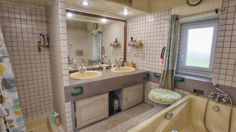 Maison - 230 m² - 8 pièces