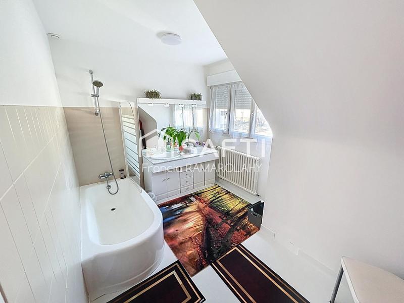 Maison - 169 m² - 8 pièces