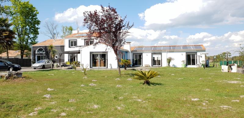 Maison - 470 m² - 16 pièces