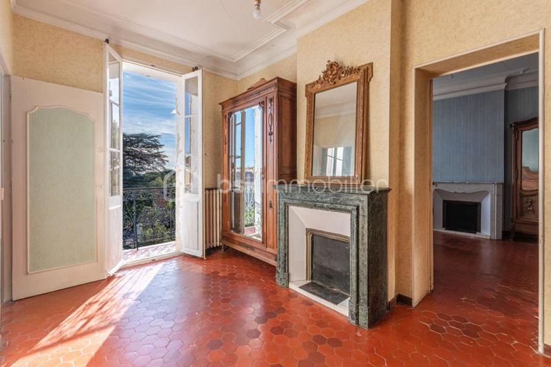 Maison - 212 m² - 10 pièces