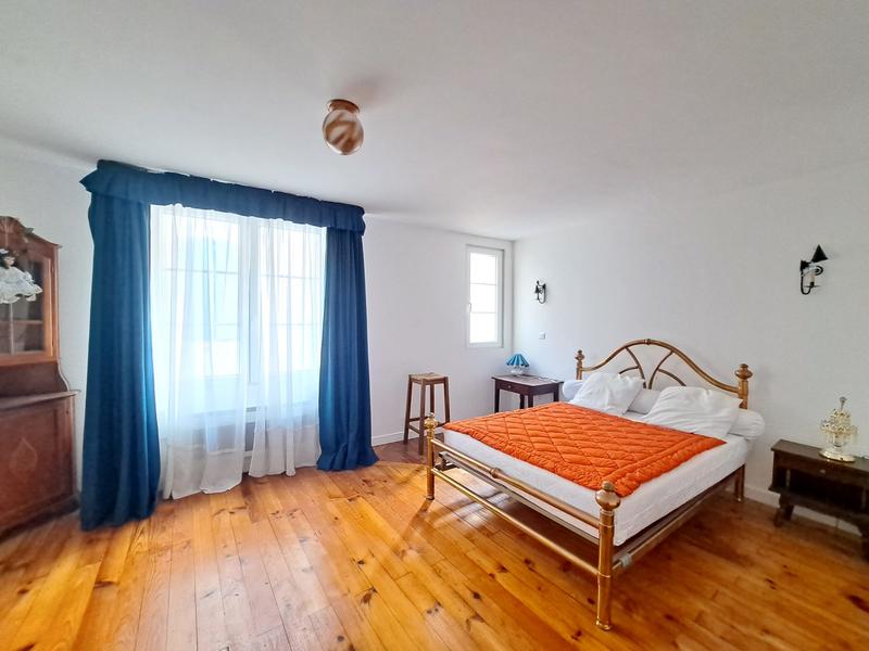 Maison - 265 m² - 7 pièces