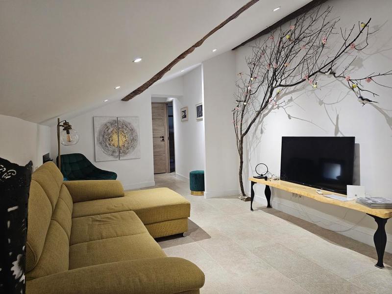 Propriété - 230 m² - 9 pièces