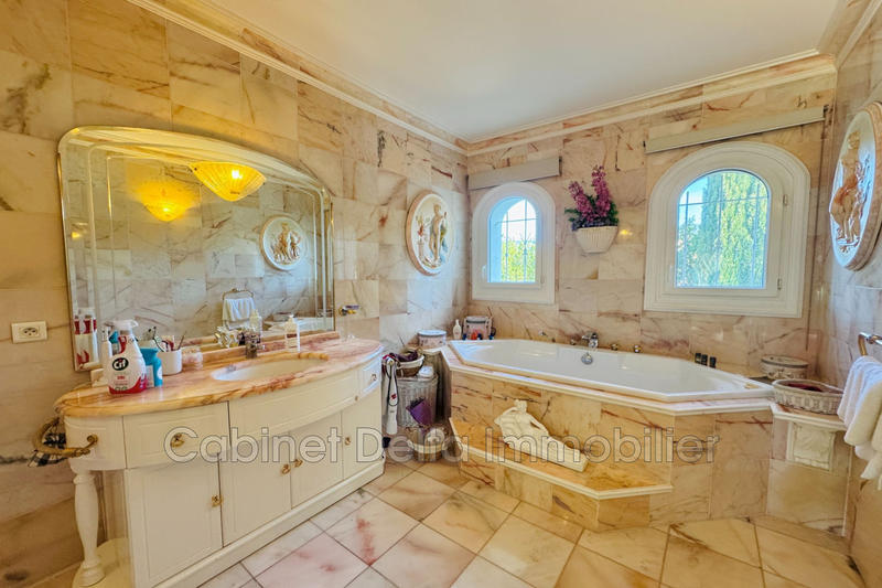 Maison - 250 m² - 3 pièces