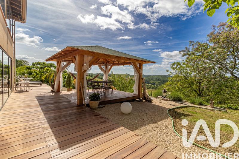 Maison - 220 m² - 5 pièces