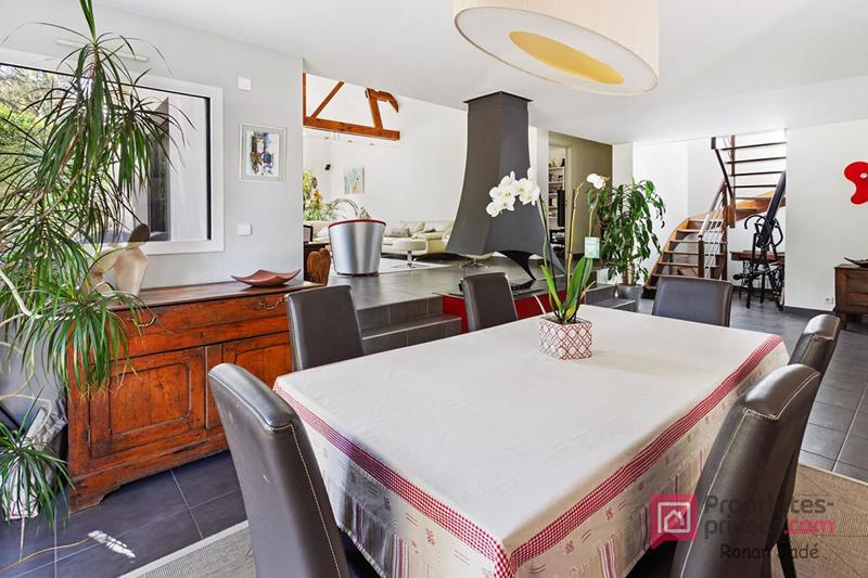 Maison - 230 m² - 8 pièces