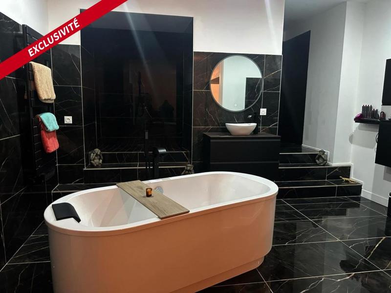 Maison - 230 m² - 3 pièces