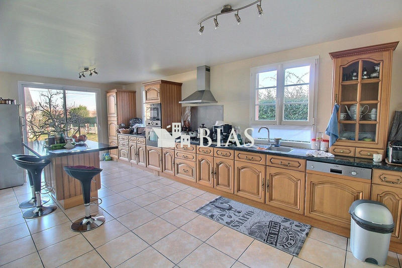 Maison - 239 m² - 7 pièces