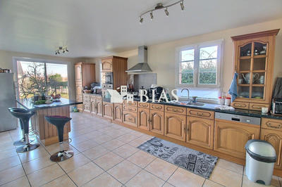 Maison - 239 m² - 7 pièces