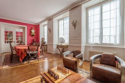 Demeure - 250 m² - 10 pièces