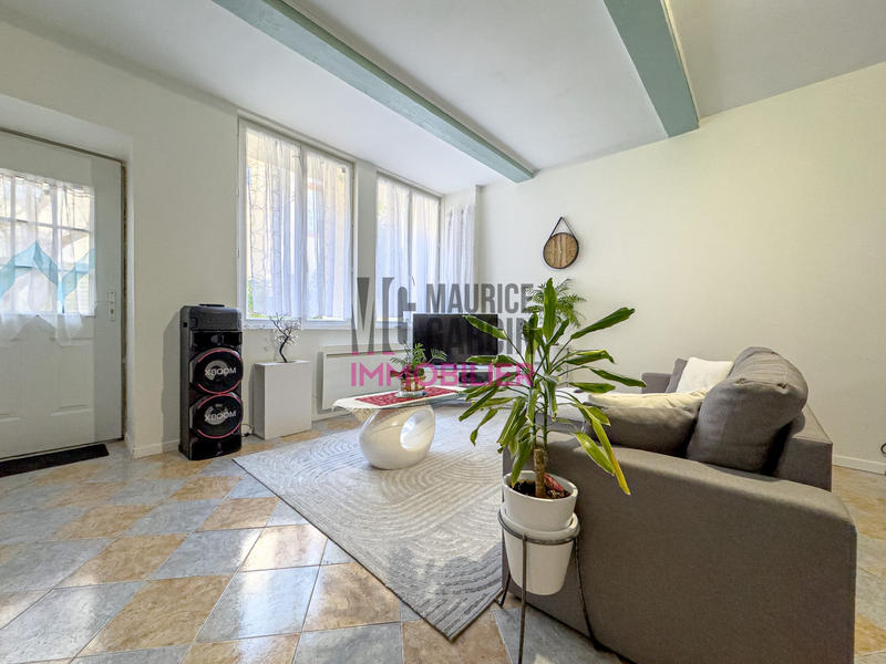 Maison - 240 m² - 7 pièces