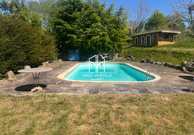 Maison - 245 m² - 8 pièces