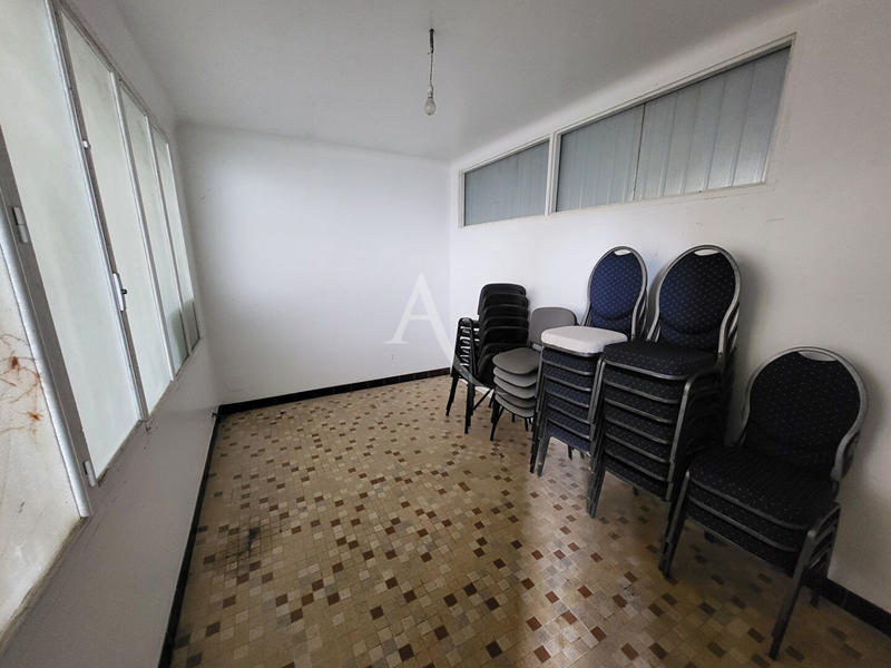 Local d'activité / Entrepôt - 1 035 m² - 8 pièces