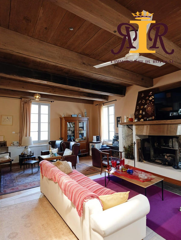 Maison traditionnelle - 283 m² - 9 pièces