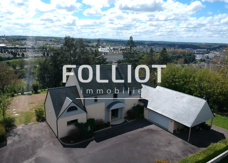 Maison - 300 m² - 8 pièces