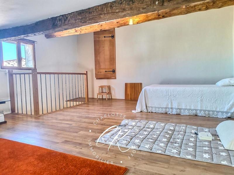 Maison - 205 m² - 7 pièces