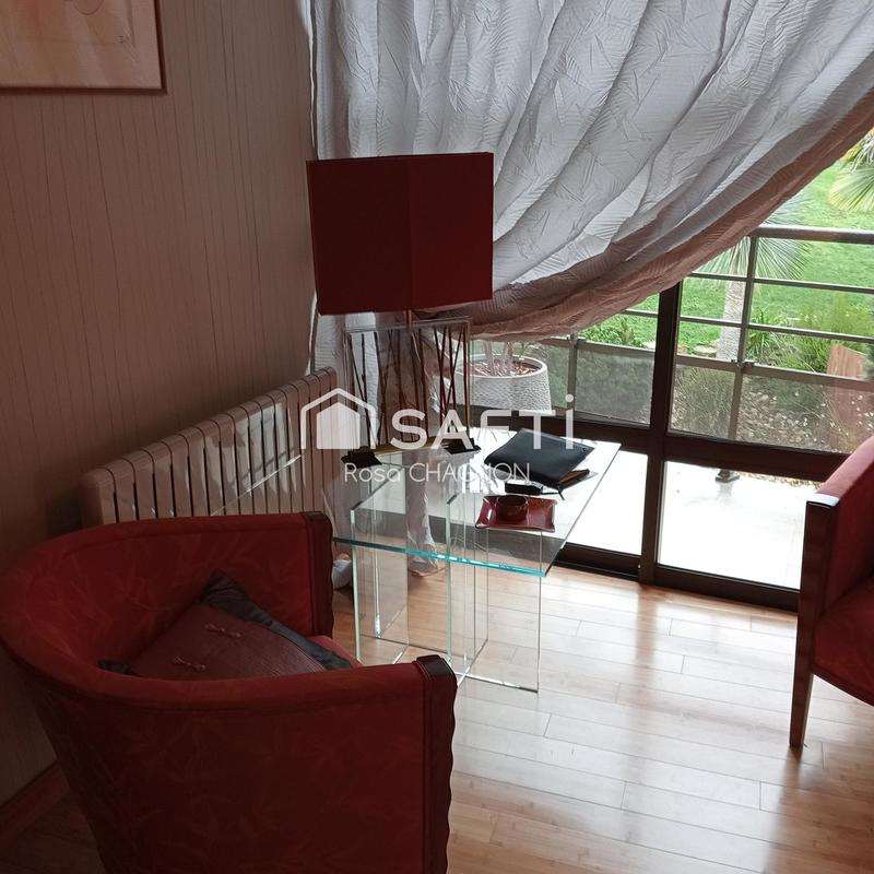 Maison - 220 m² - 7 pièces