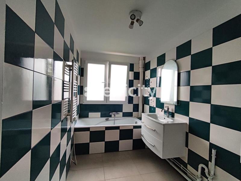 Appartement - 100 m² - 5 pièces