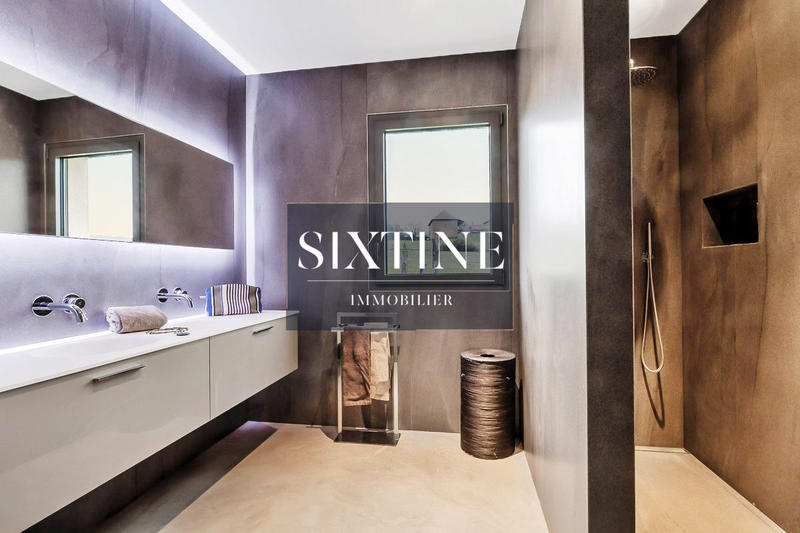 Maison - 261 m² - 7 pièces