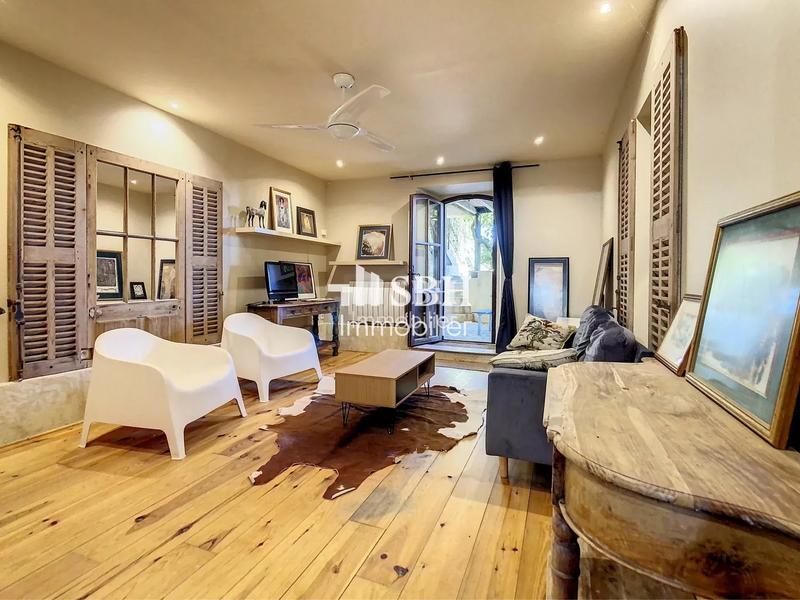 Mas - 540 m² - 27 pièces