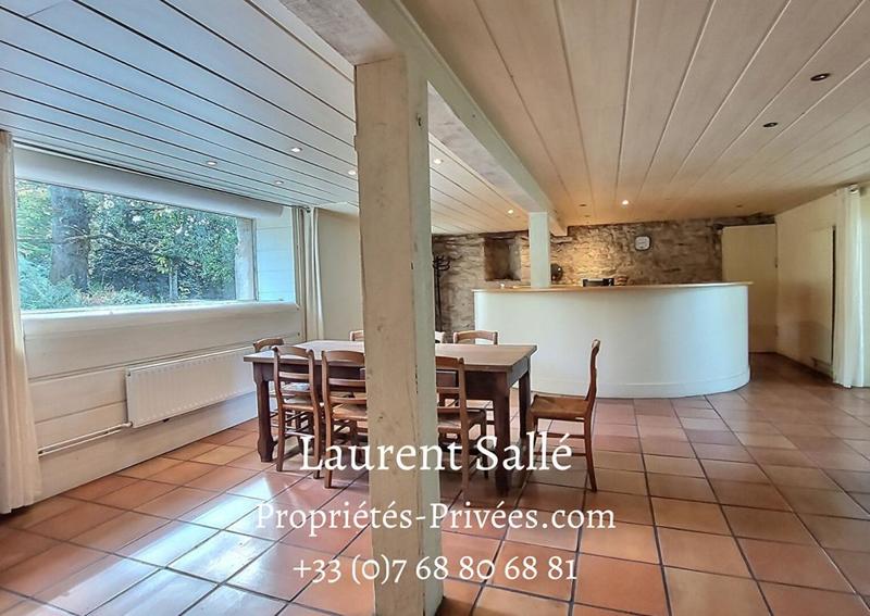 Maison - 215 m² - 8 pièces