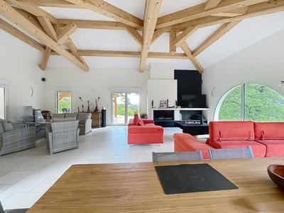 Maison - 200 m² - 4 pièces