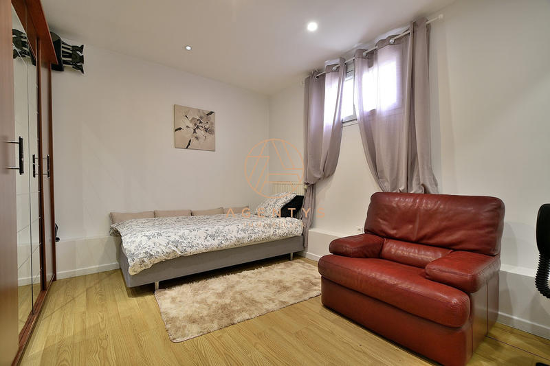 Maison - 200 m² - 8 pièces