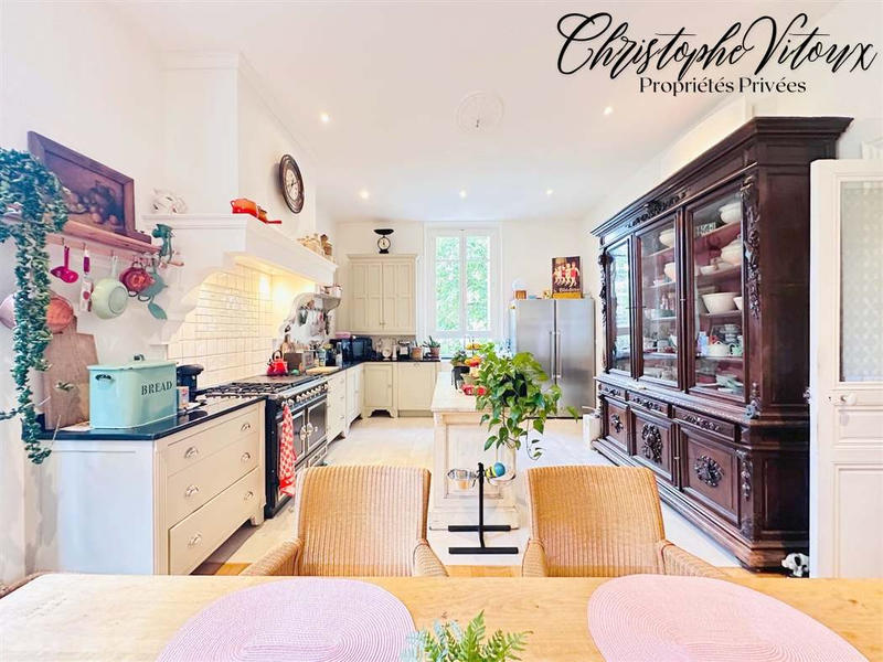 Propriété - 240 m² - 7 pièces