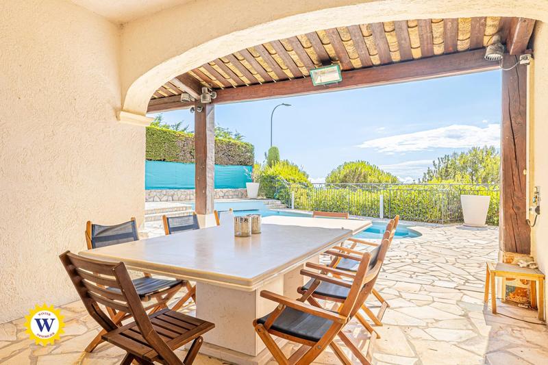 Villa - 220 m² - 6 pièces