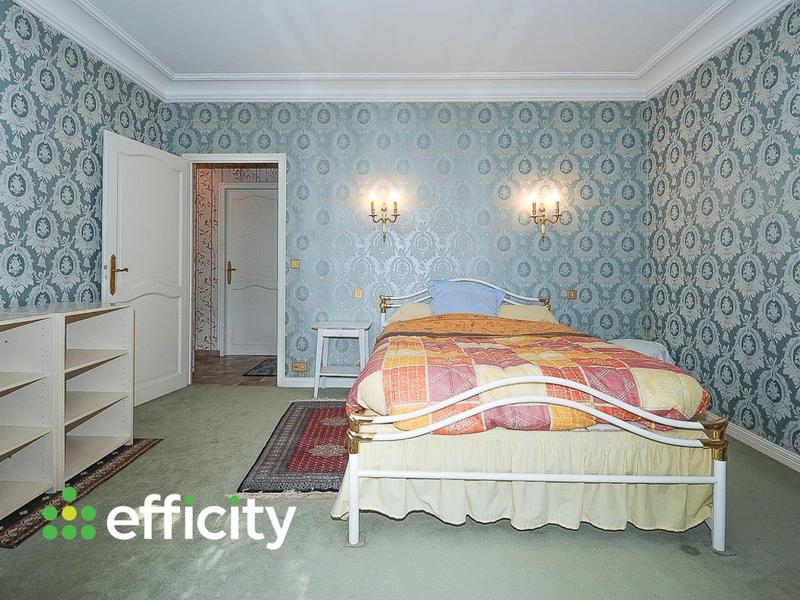 Maison - 365 m² - 5 pièces