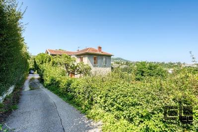 Maison - 251 m² - 7 pièces