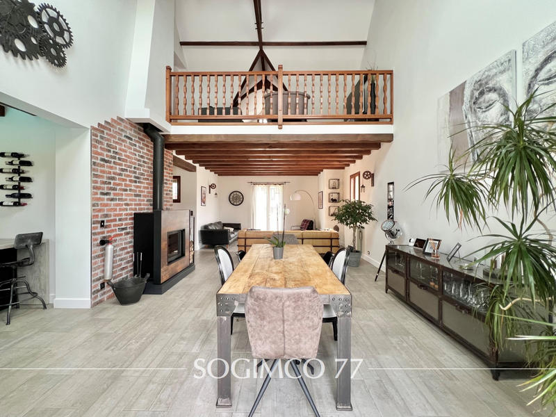 Maison - 197 m² - 7 pièces