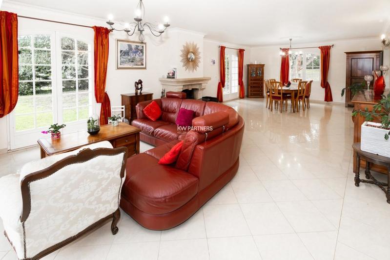 Maison - 230 m² - 8 pièces