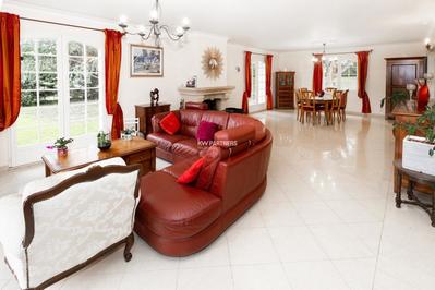 Maison - 230 m² - 8 pièces