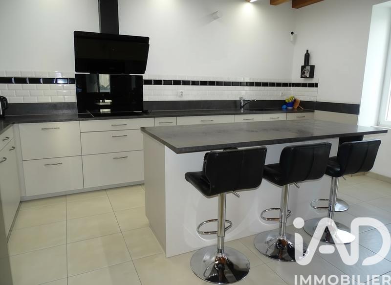 Maison - 200 m² - 7 pièces