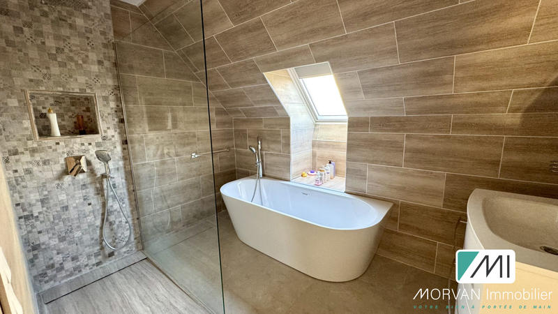 Maison - 228 m² - 8 pièces