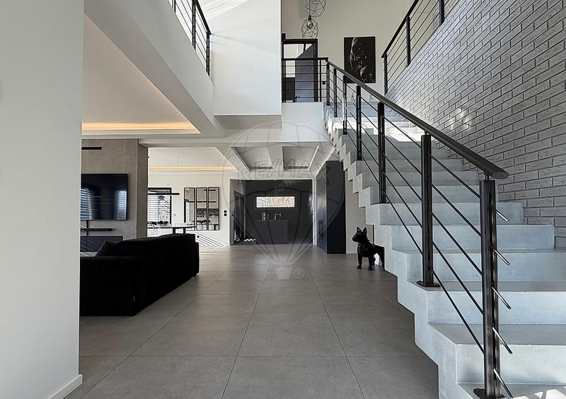 Villa - 232 m² - 6 pièces