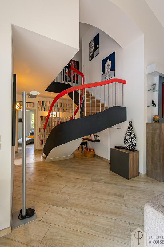 Villa - 216 m² - 6 pièces