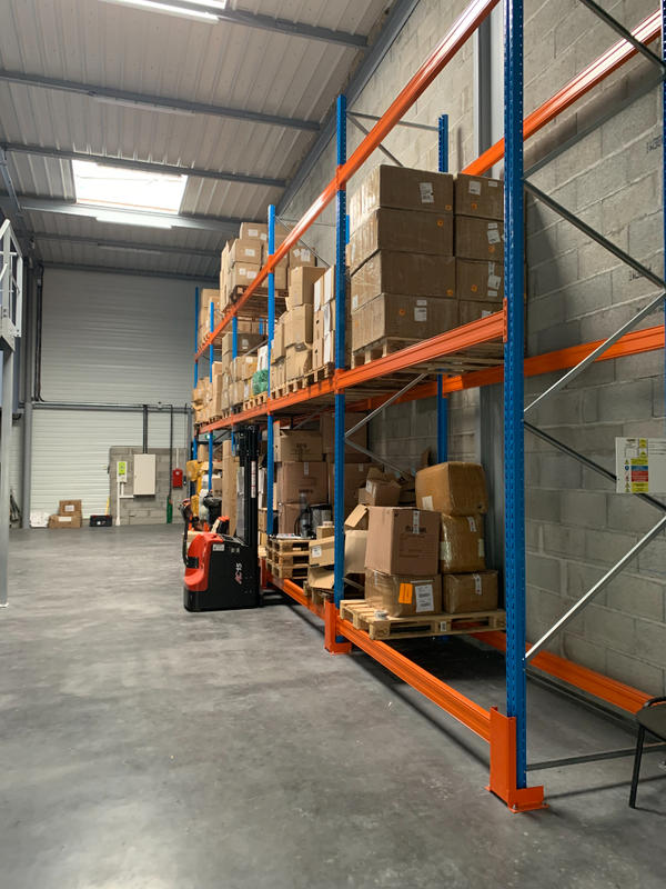 Local d'activité / Entrepôt - 360 m² - 6 pièces