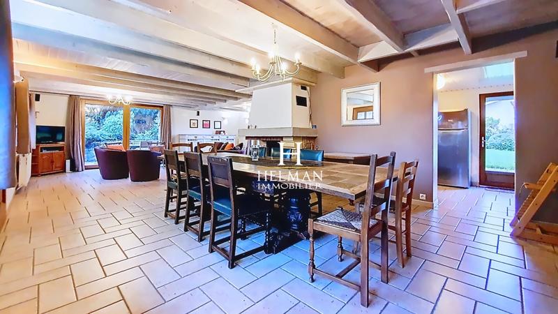 Maison - 230 m² - 8 pièces