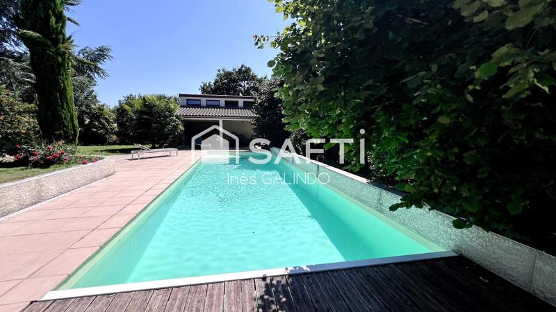 Maison - 210 m² - 6 pièces