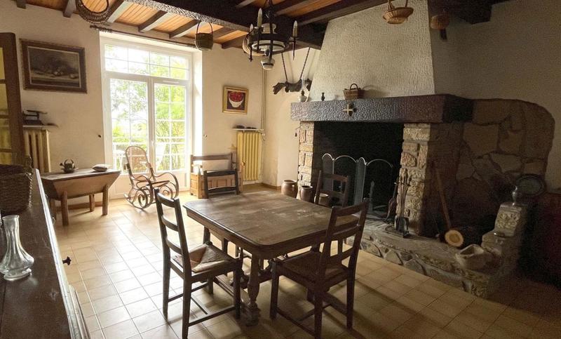 Maison - 300 m² - 7 pièces